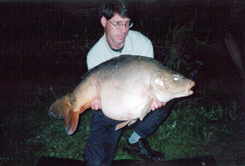 43.5_pound_mirror_carp_uk_2005_medres.jpg